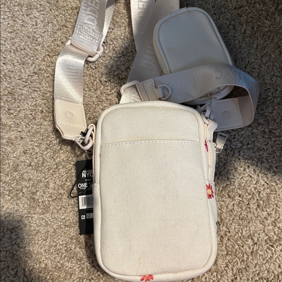 Steve Madden White Floral Crossbody Bag - Picture 3 of 4